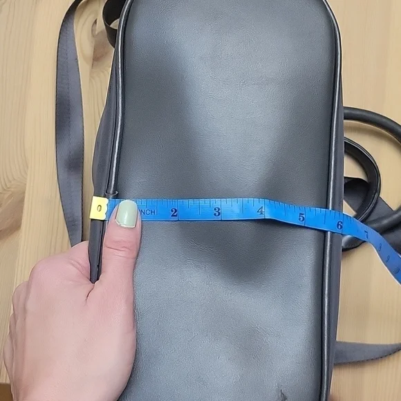 ROOTS Grey Backpack - Picture 7 of 7